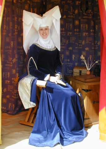 Christine de Pizan Style Headdress, the 'Attor de Gibet' with Fine White Linen Christine de Pizan Style Headdress, the 'Attor de Gibet' with Fine White Linen