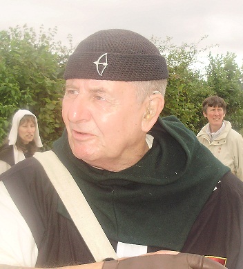 Dark Green Woollen English Longbowmans Hood and Liripipe with shaped shoulder cape c.1330