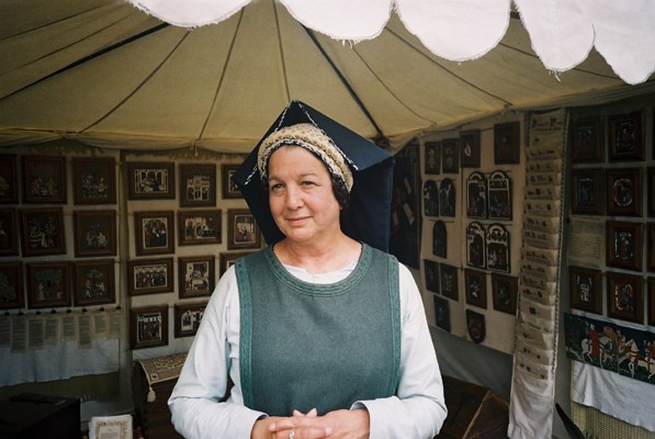 Front of headdress reproduced from Le Livres des Cleves et Nobles Femmes Front of headdress reproduced from Le Livres des Cleves et Nobles Femmes