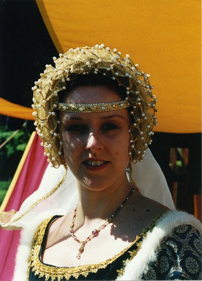 Gold nebule with pearls Gold nebule with pearls