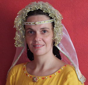 Gold Nebulé Encrusted in Pearls Gold Nebulé Encrusted in Pearls