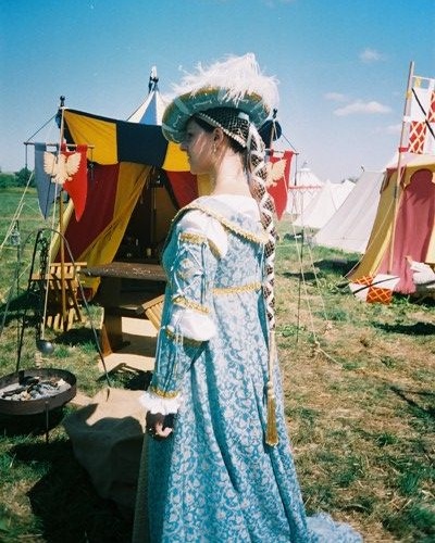 Gold reticulated caul bound with blue silk Gold reticulated caul bound with blue silk