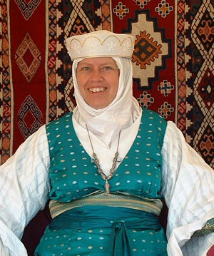 White Raw Silk Torque with Goldwork Arcades and Whitework Flowers c.1189-1199