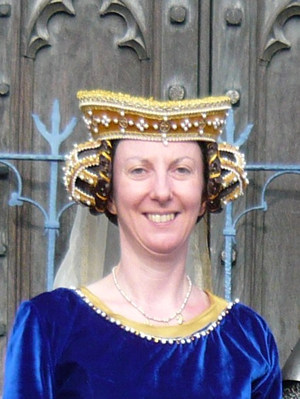 Gold velvet Tressour Crispinette with red and blue jewels and beads, gold braid, pearls and fleur-de-lys