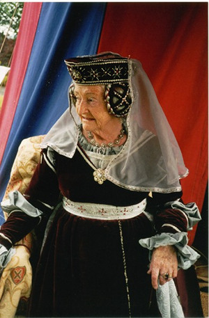 Burgundy velvet tressour with jewels and pearls